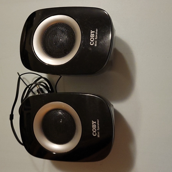 Coby Mini Speakers x 2  Dimensions 5 by 3.5 Inches - Picture 2 of 5